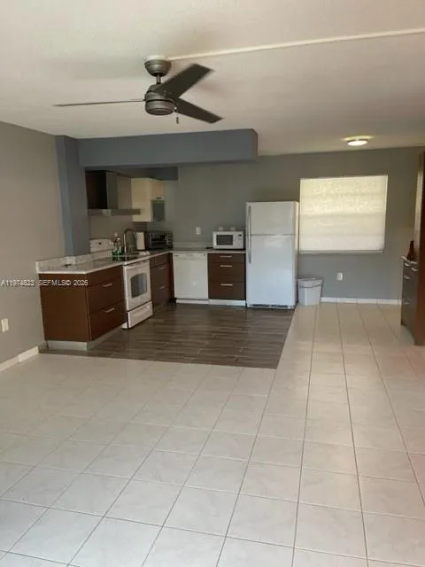 220 Kings Point Dr # 103, Sunny Isles Beach FL 33160