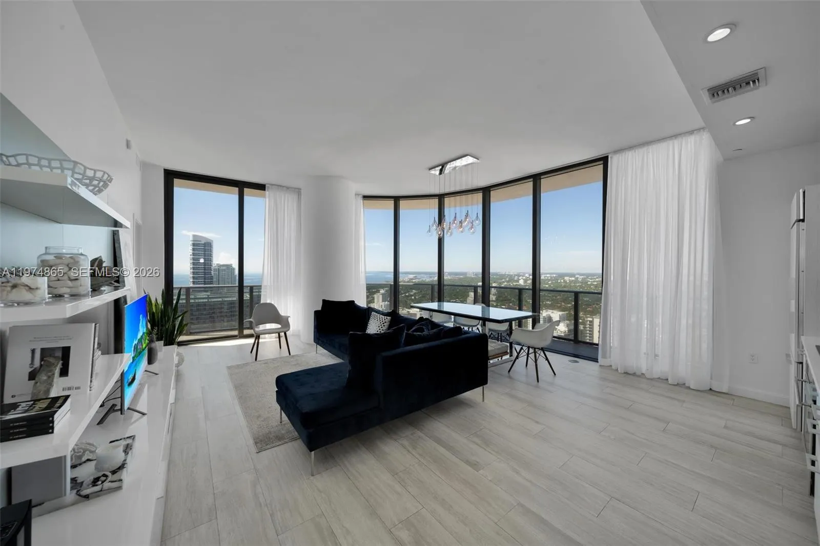 55 SW 9th St # 4406, Miami FL 33130