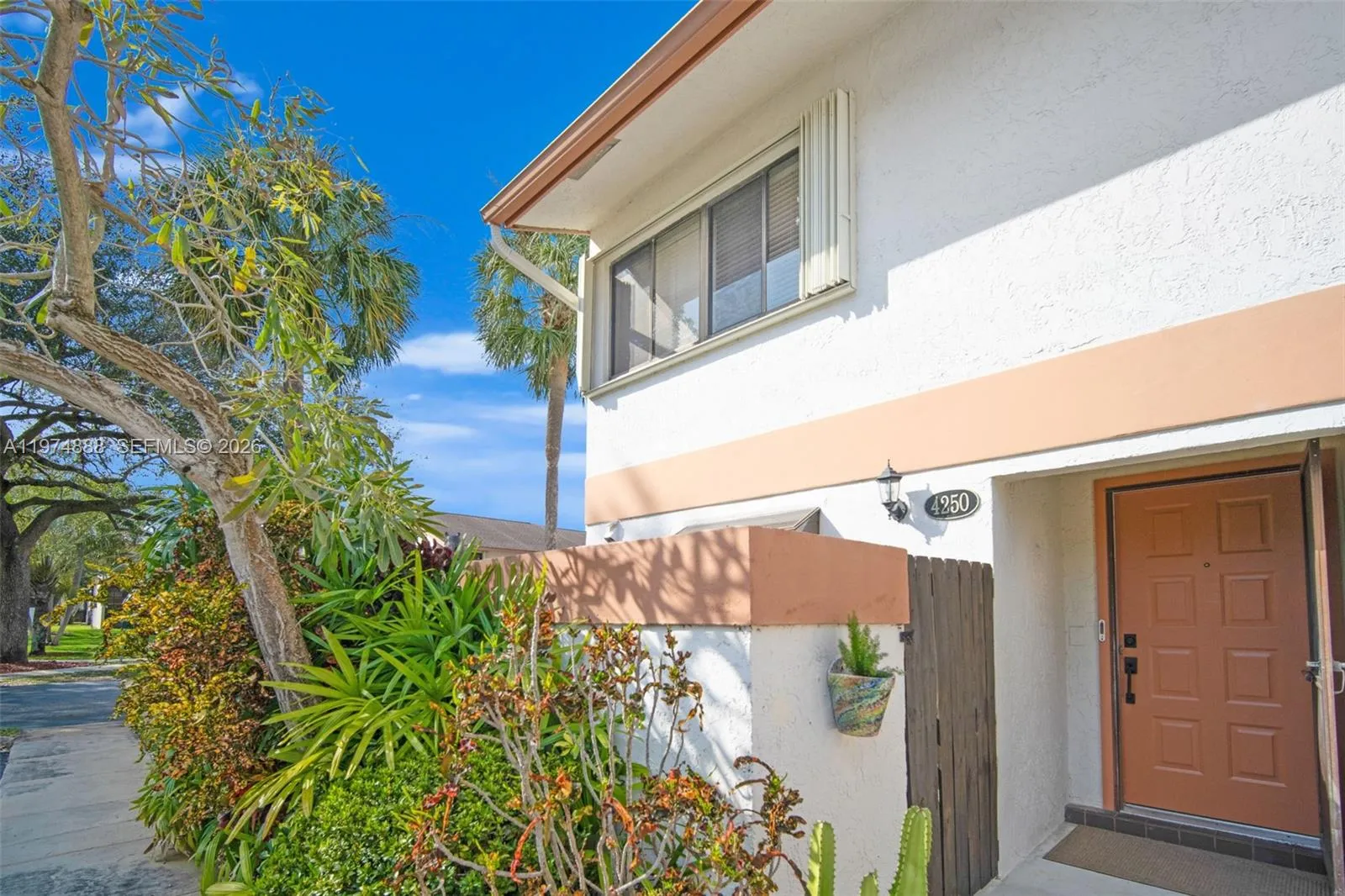 2 bedroom 2 bath for sale at 4250 SW 70th Ter, Davie FL 33314