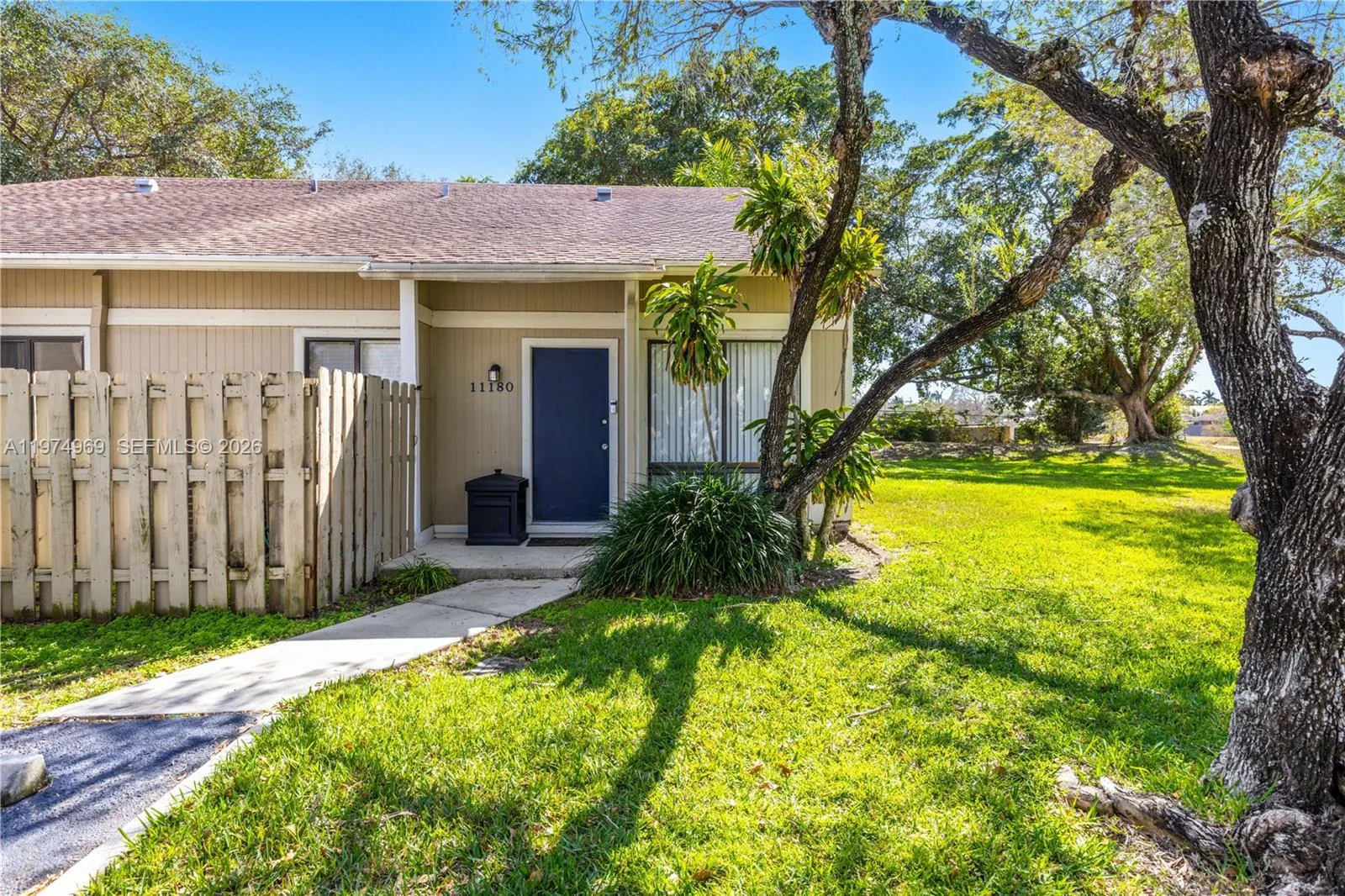 3 bedroom 2 bath for sale at 11180 NW 35th St # 11180, Sunrise FL 33351