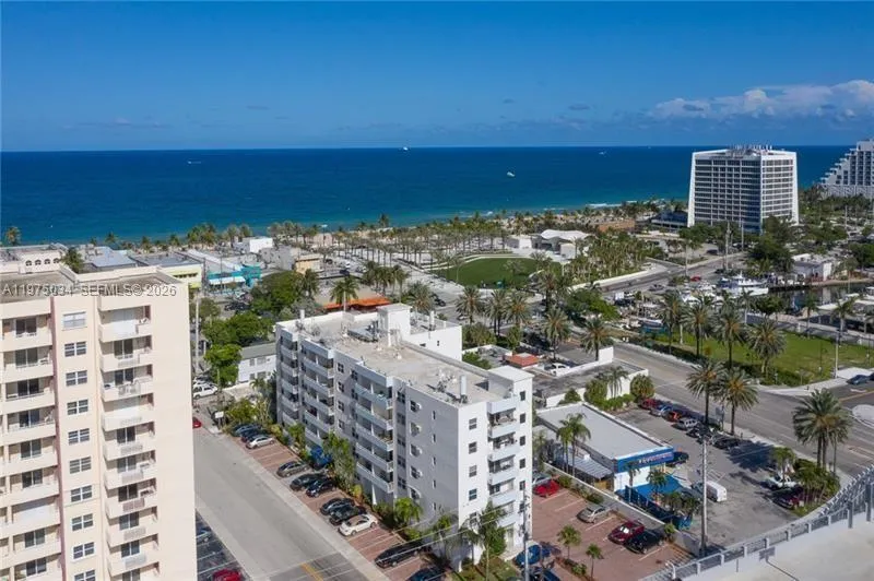 2 bedroom 2 bath for sale at 2900 Banyan St # 101, Fort Lauderdale FL 33316