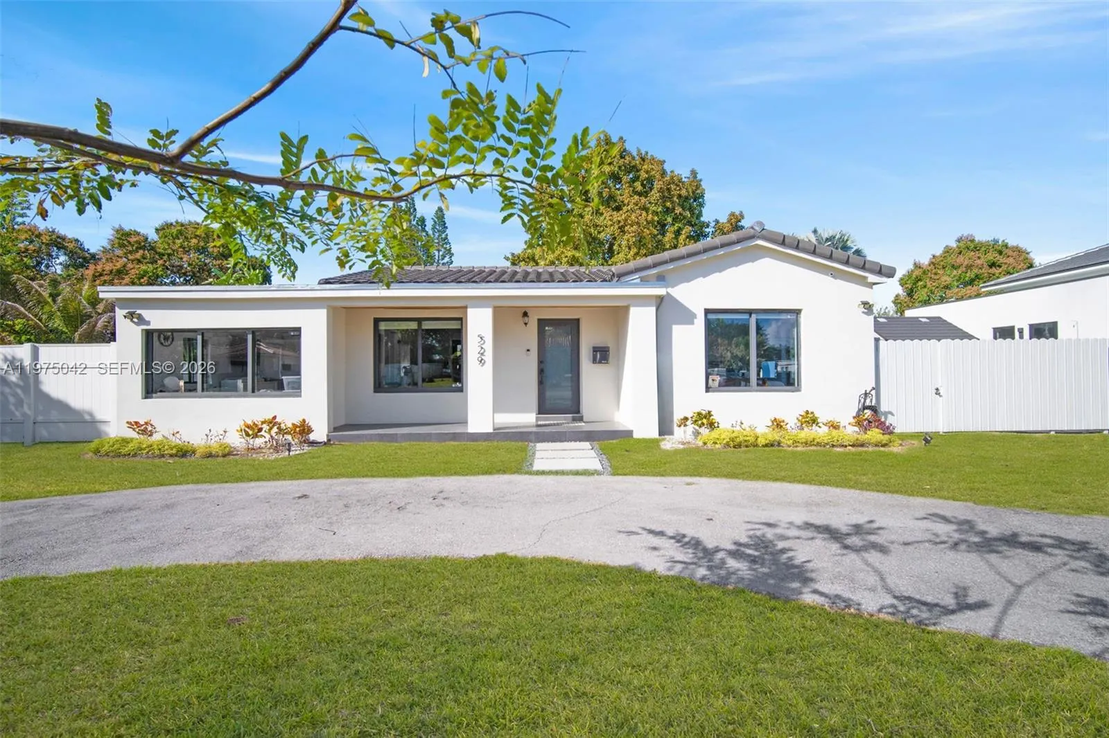 3 bedroom 2 bath for sale at 529 NE 109th St, Miami FL 33161