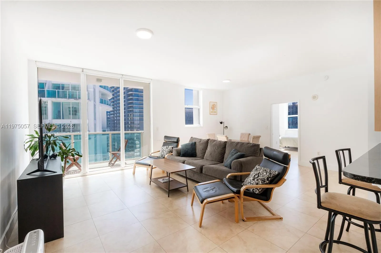 3 bedroom 2 bath for sale at 31 SE 5th St # 4121, Miami FL 33131