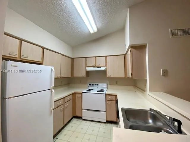 7630 Westwood Dr # 327, Tamarac FL 33321