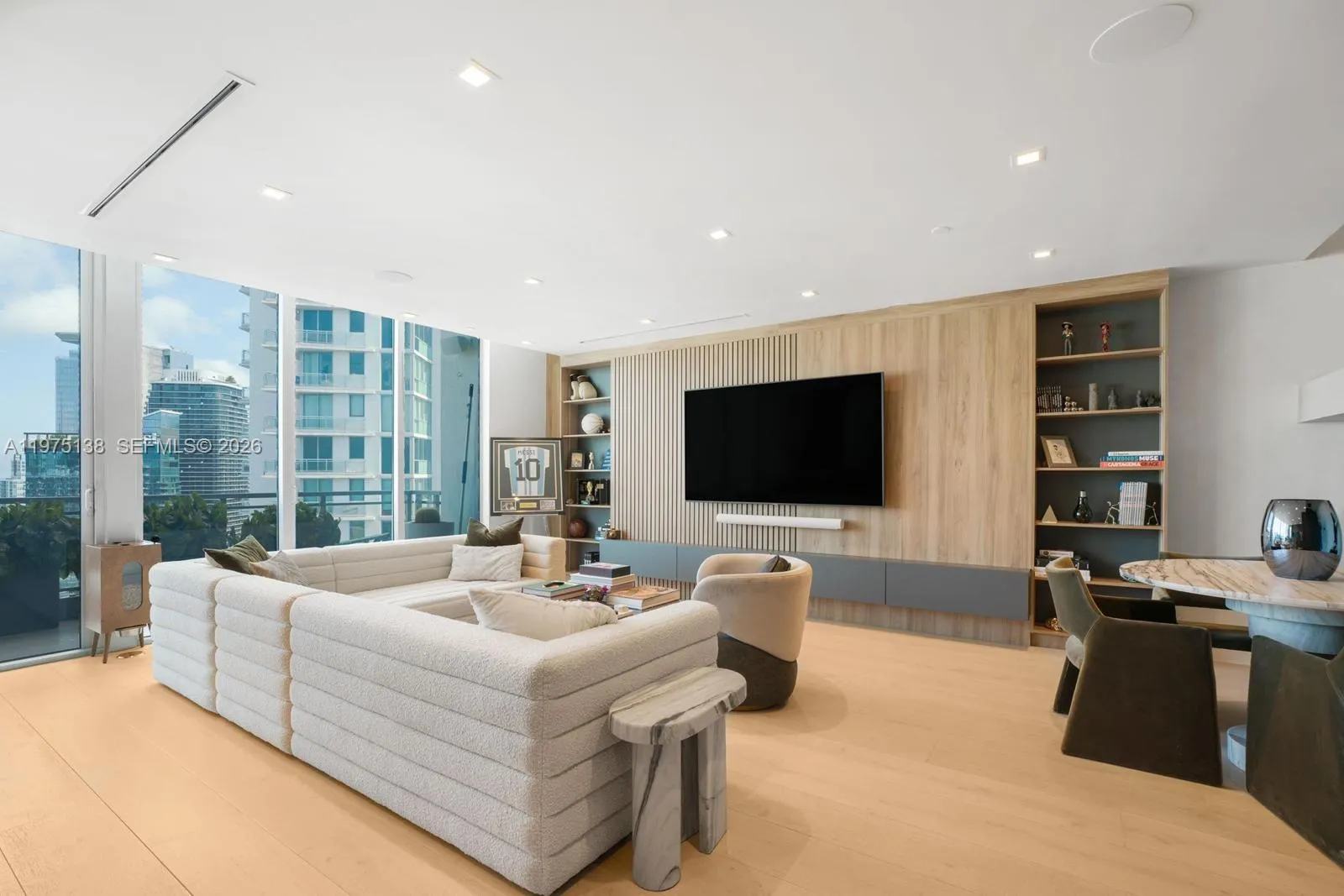 90 SW 3rd St # 14, Miami FL 33130