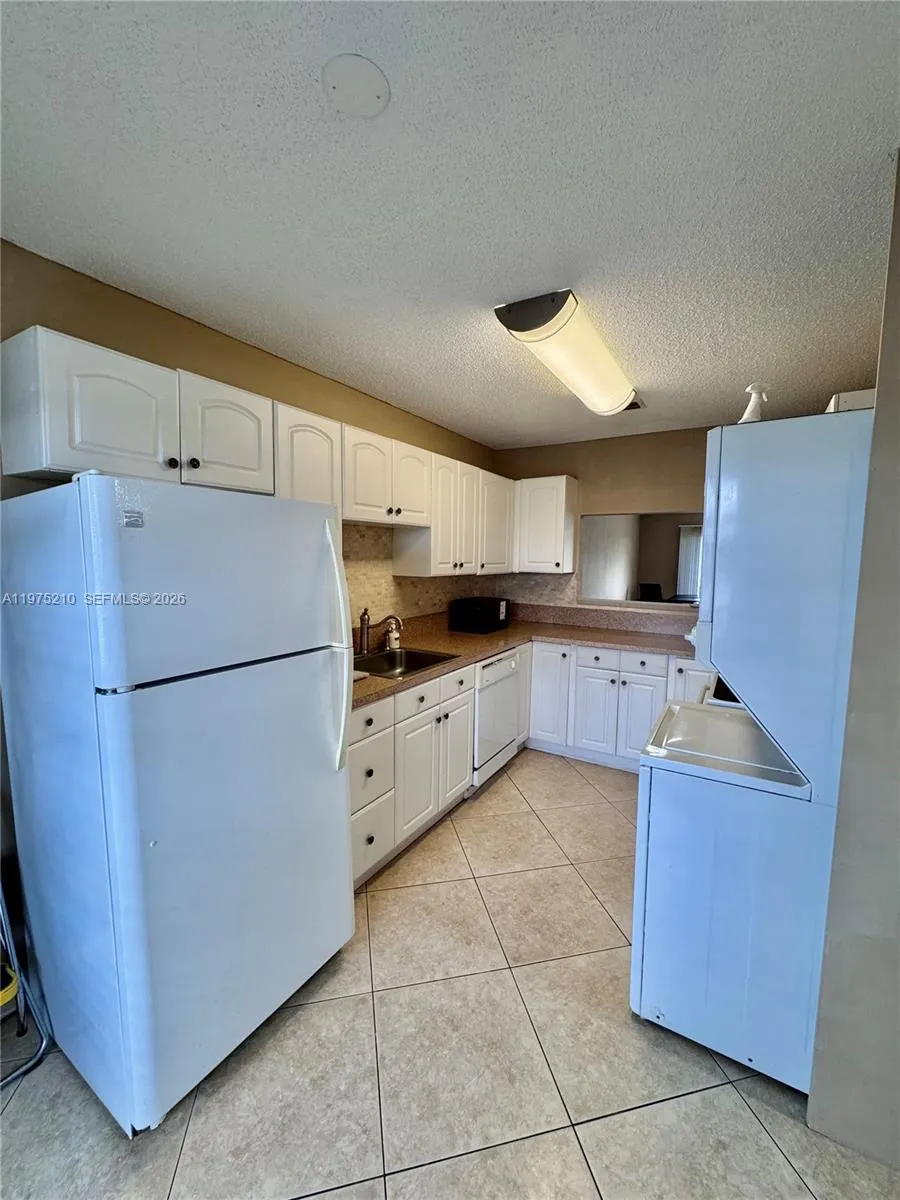 8838 Bella Vista Dr, Boca Raton FL 33433