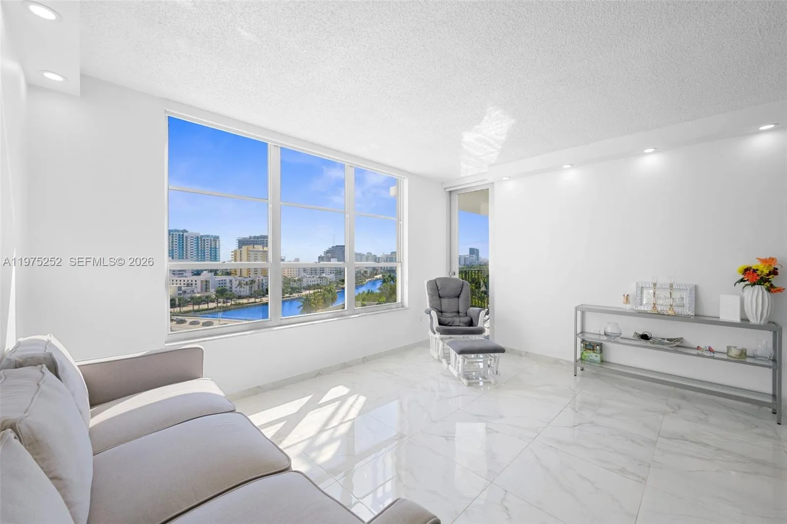 4101 Pine Tree Dr # 919, Miami Beach FL 33140