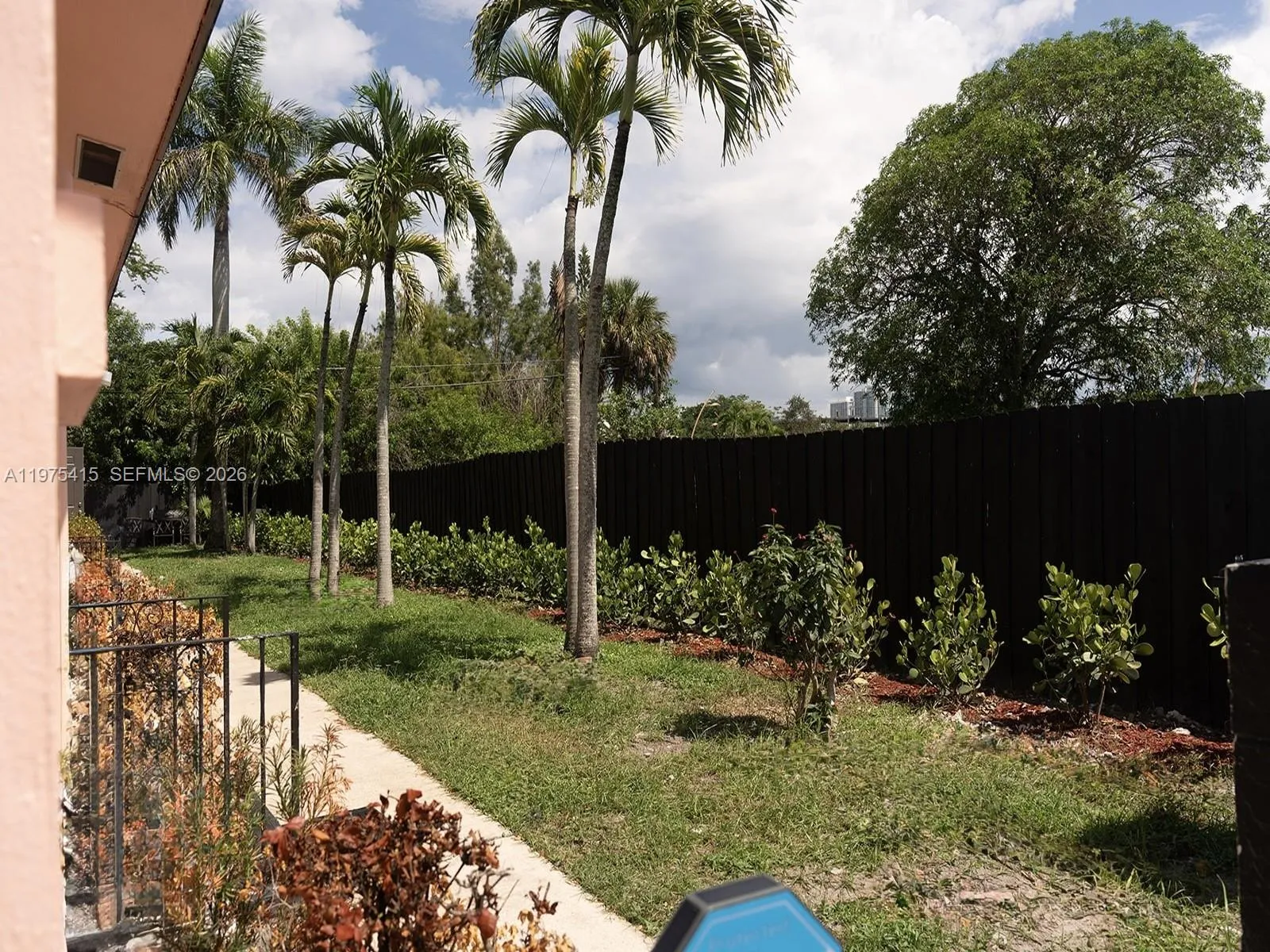 612 NW 10th Ter, Fort Lauderdale FL 33311