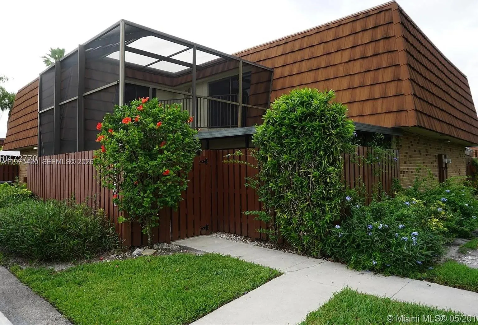 3 bedroom 2 bath for sale at 11881 SW 13th Ct, Davie FL 33325