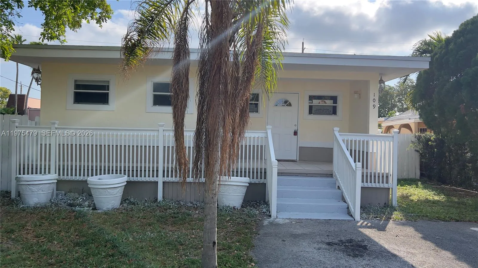 109 SW 1st Ave, Hallandale Beach FL 33009