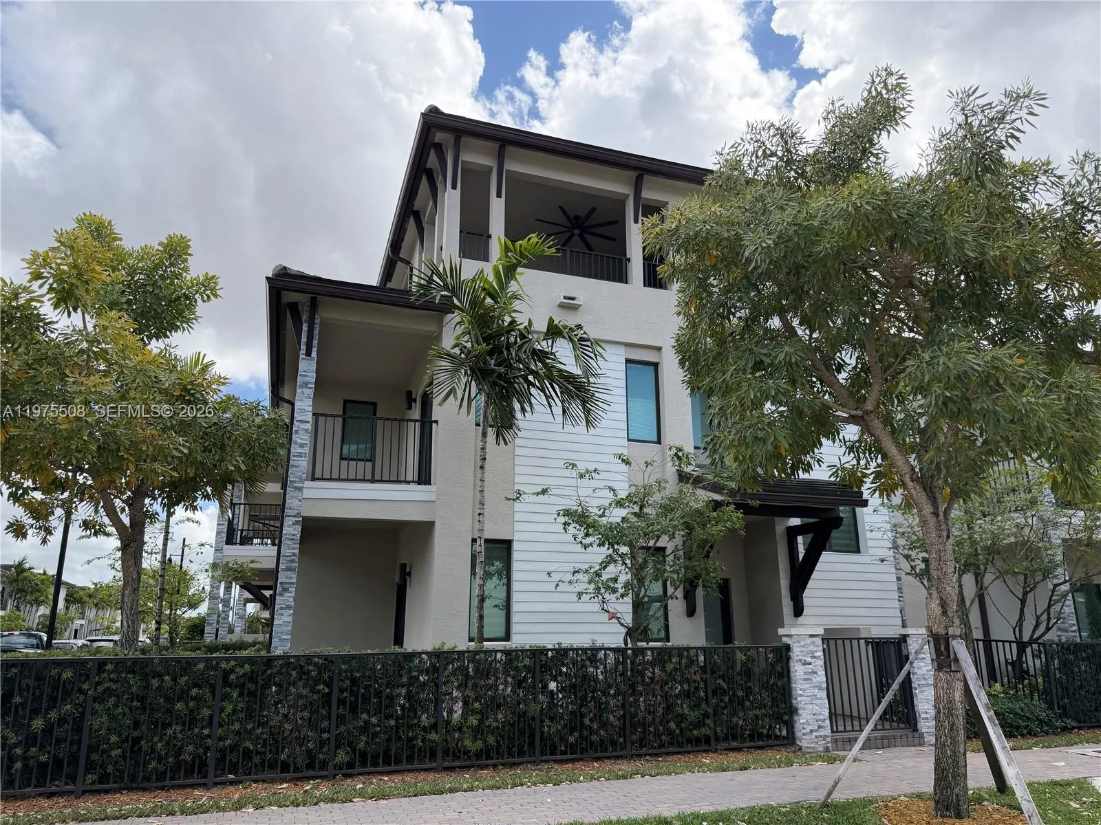 8304 NW 49th St, Doral FL 33166