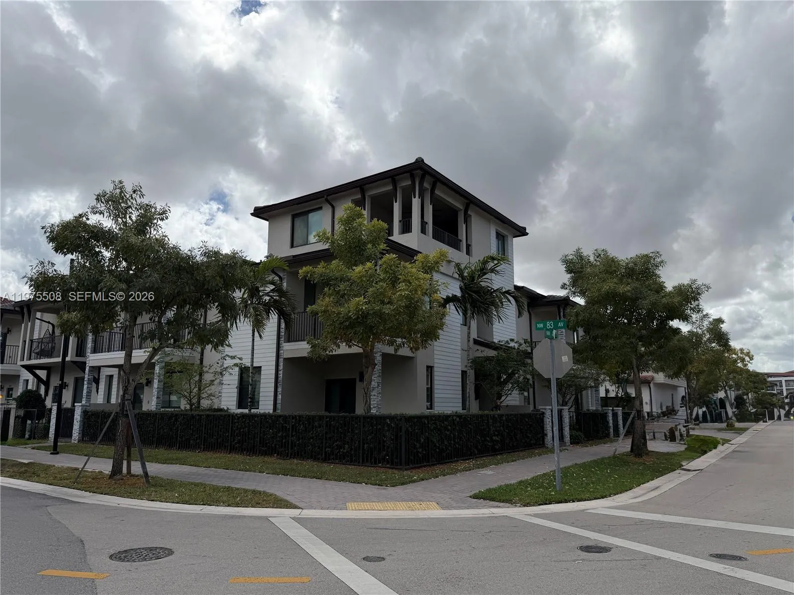 8304 NW 49th St, Doral FL 33166