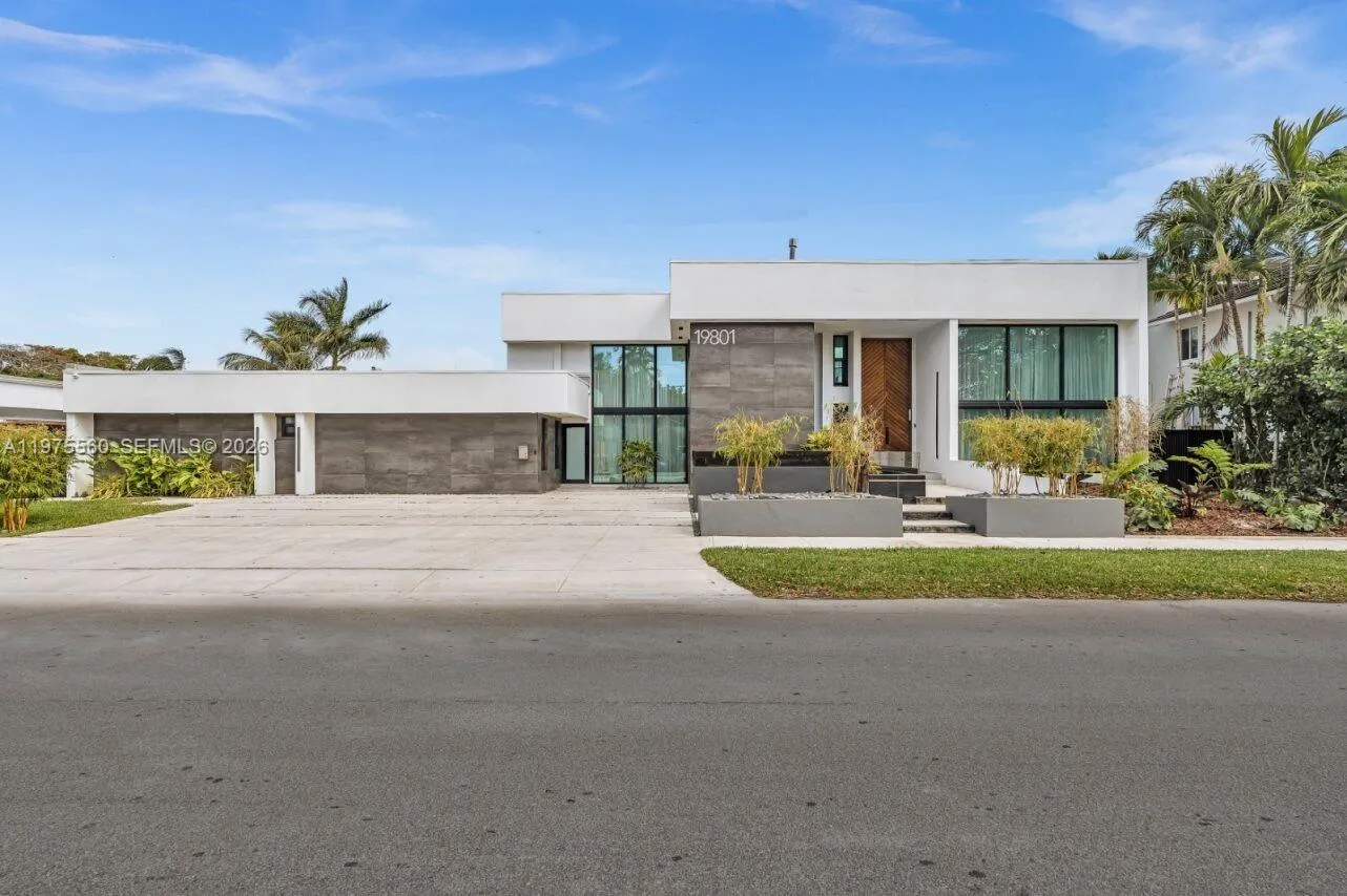 19801 NE 23rd Ave, Miami FL 33180