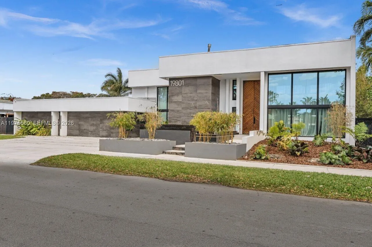 19801 NE 23rd Ave, Miami FL 33180
