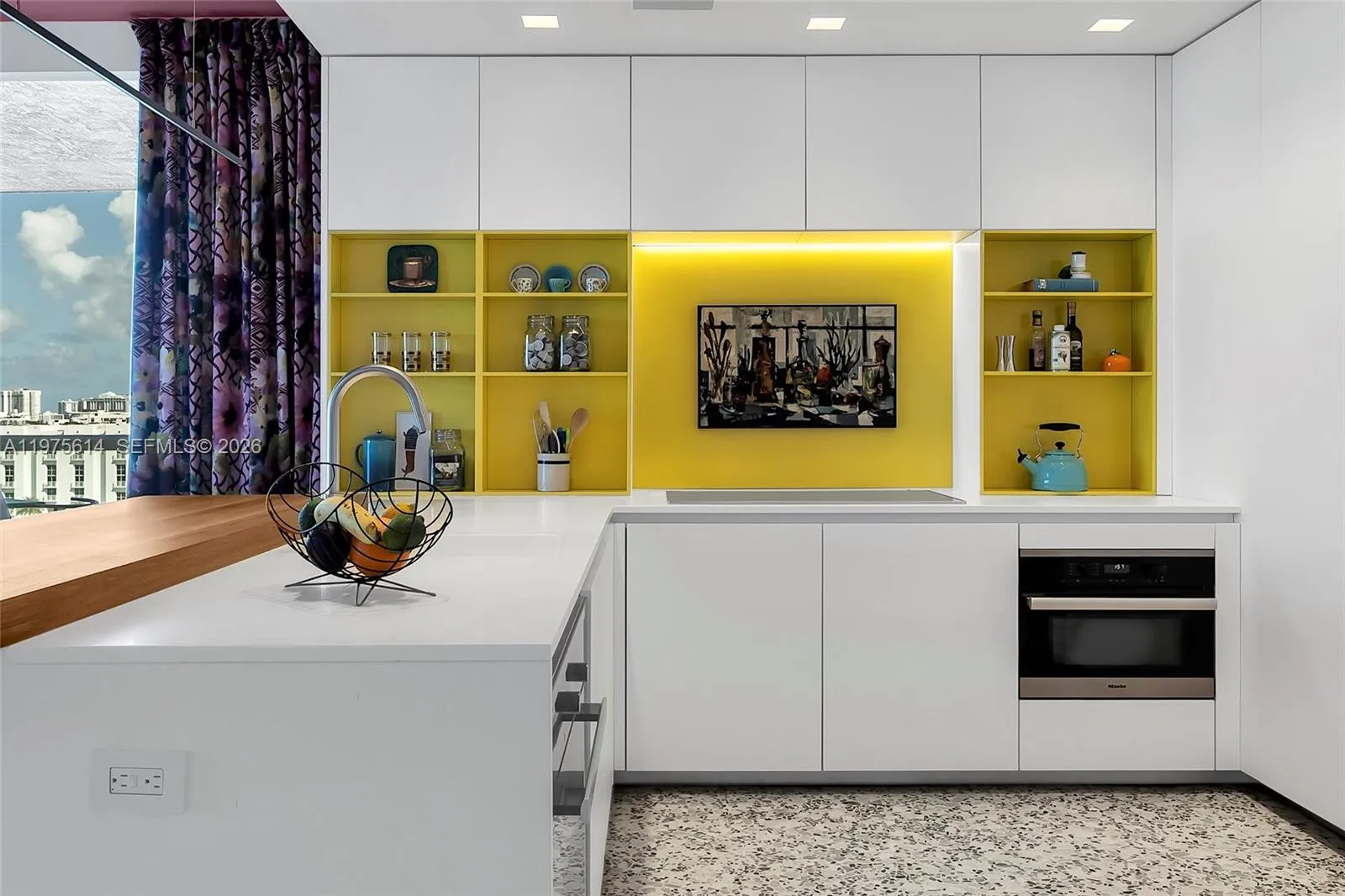 10 Venetian Way # 904, Miami Beach FL 33139
