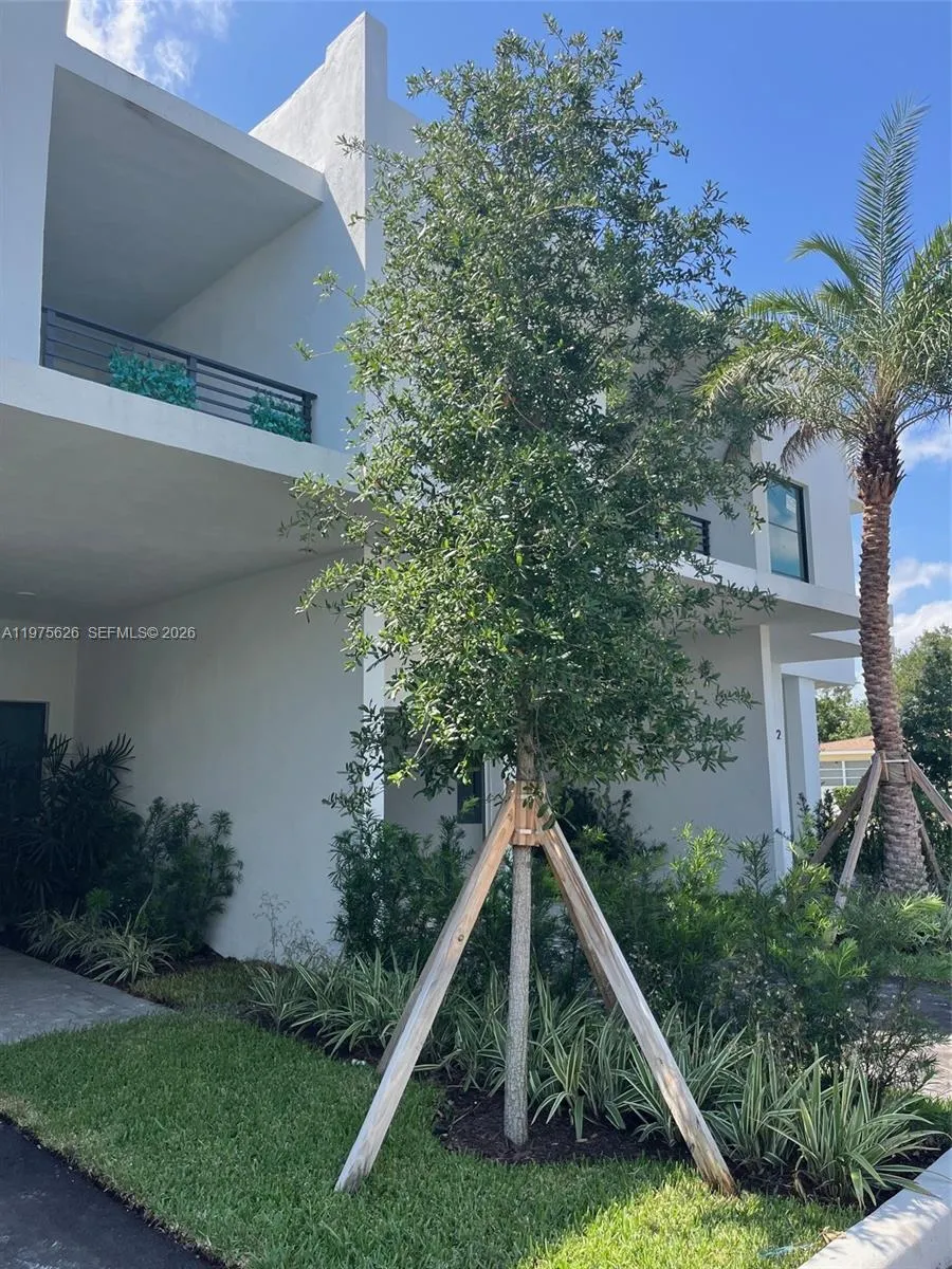 3 bedroom 2 bath for sale at 2526 Pierce St # 15, Hollywood FL 33020