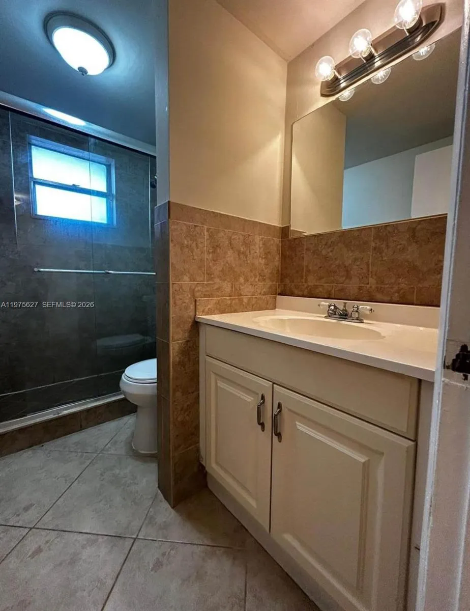 1100 NE 1st Ct # 312, Hallandale Beach FL 33009