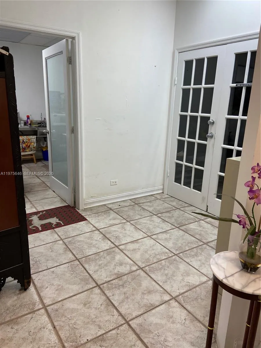 5601 Collins Ave, Miami Beach FL 33140
