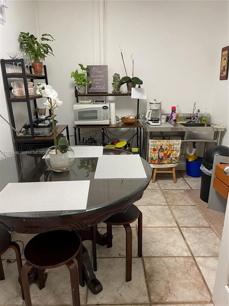 5601 Collins Ave, Miami Beach FL 33140