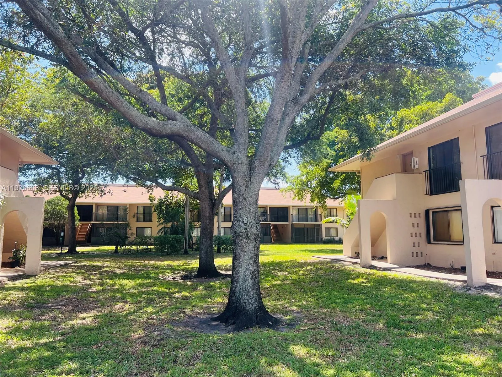 5981 Washington St # 219, Hollywood FL 33023
