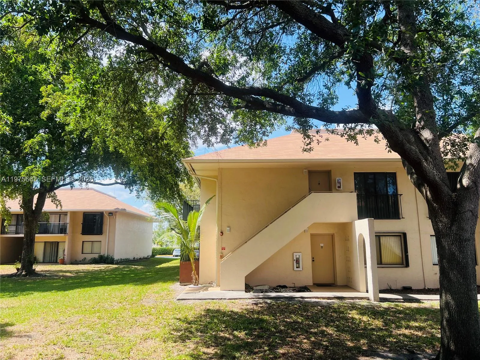 5981 Washington St # 219, Hollywood FL 33023