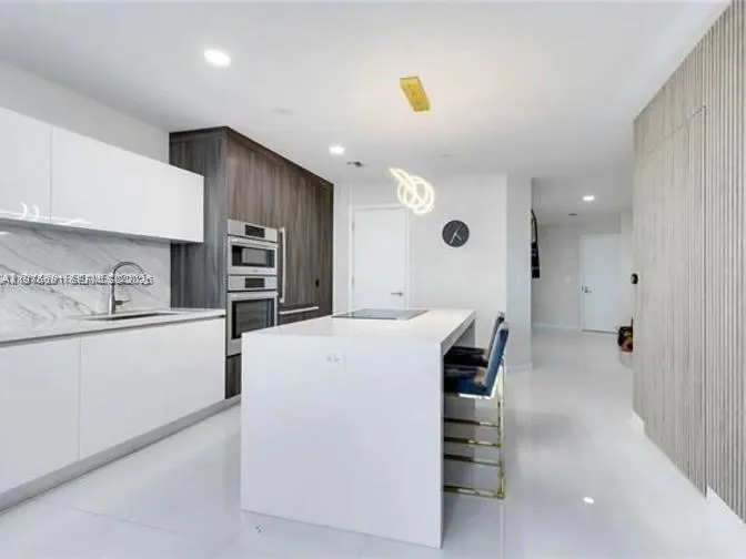 851 NE 1st Ave # 3000, Miami FL 33132
