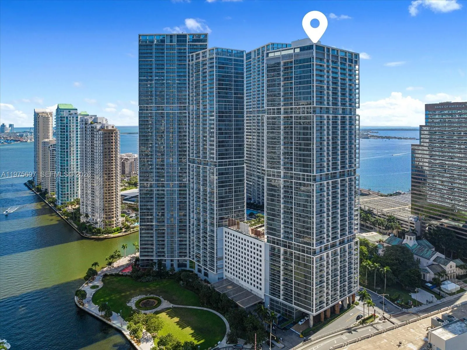1 bedroom 1 bath for sale at 485 Brickell Ave # 1807, Miami FL 33131