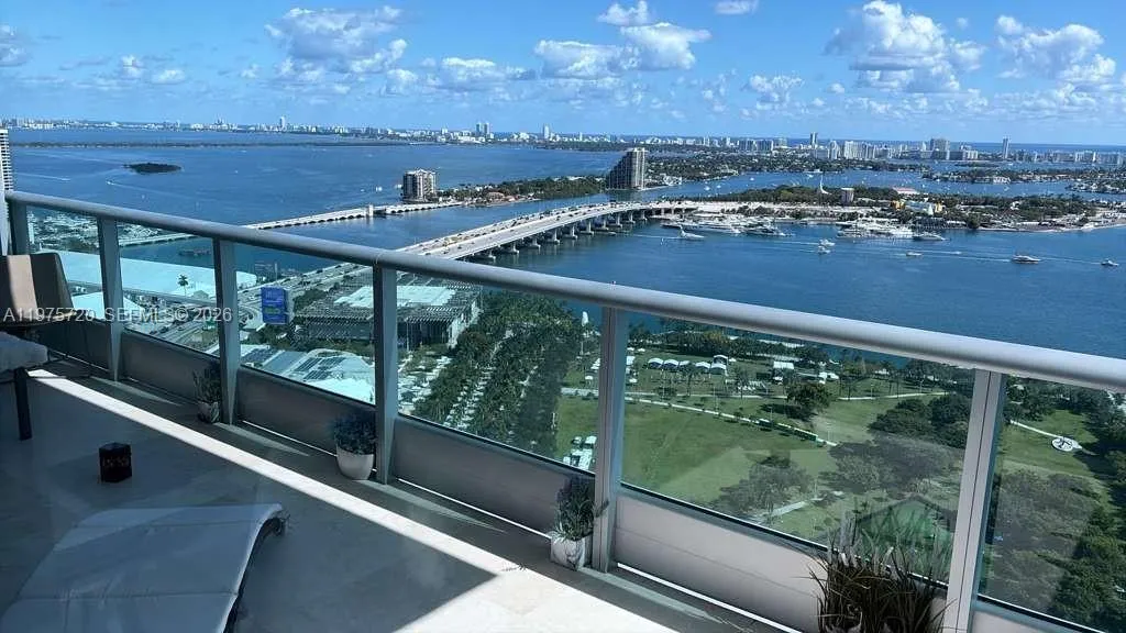 1 bedroom 1 bath for sale at 900 Biscayne Blvd # 3704, Miami FL 33132