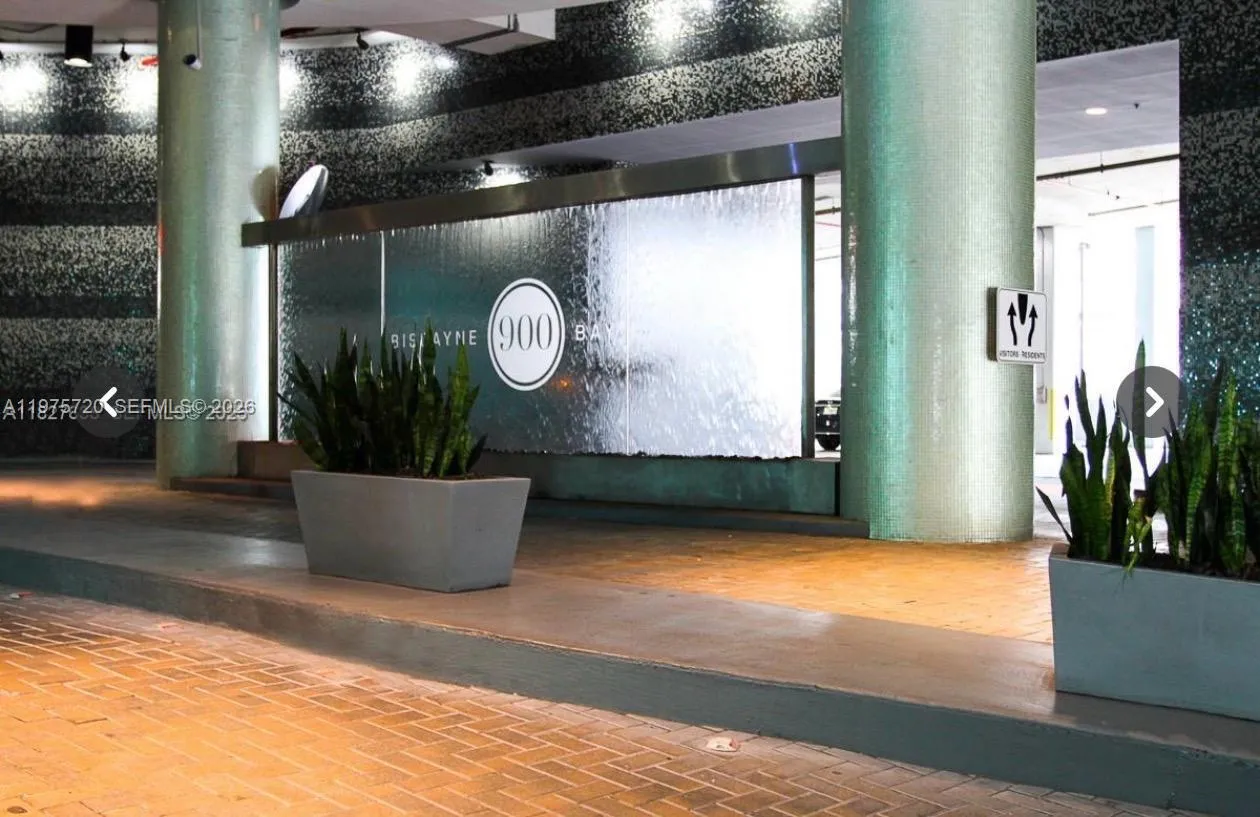 900 Biscayne Blvd # 3704, Miami FL 33132