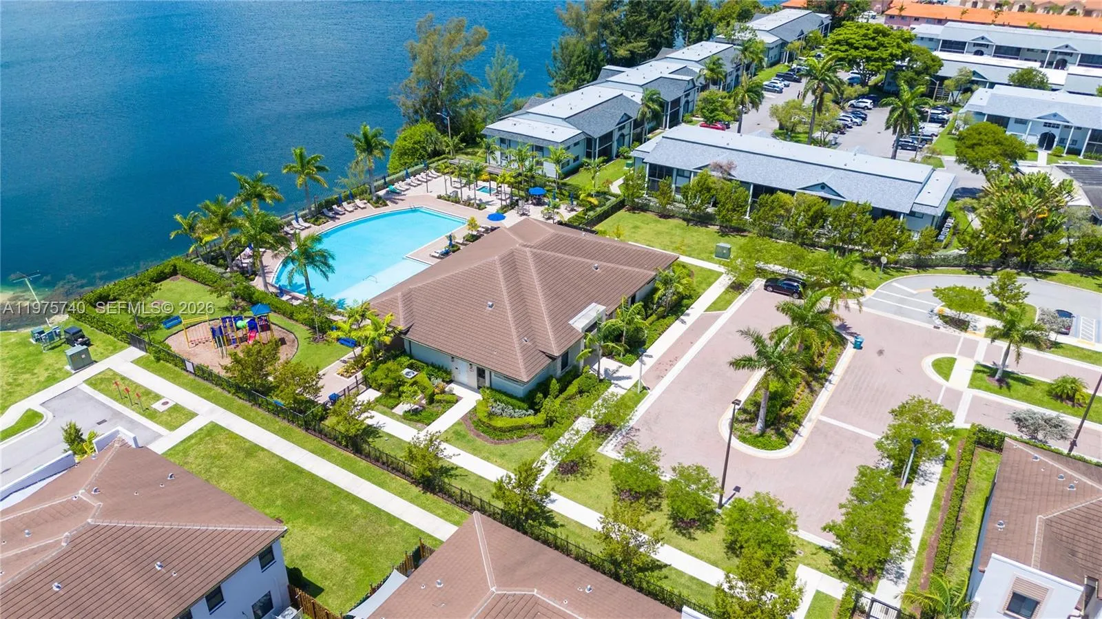 3 bedroom 2 bath for sale at 21018 NE 8th Ave # 21018, Miami FL 33179