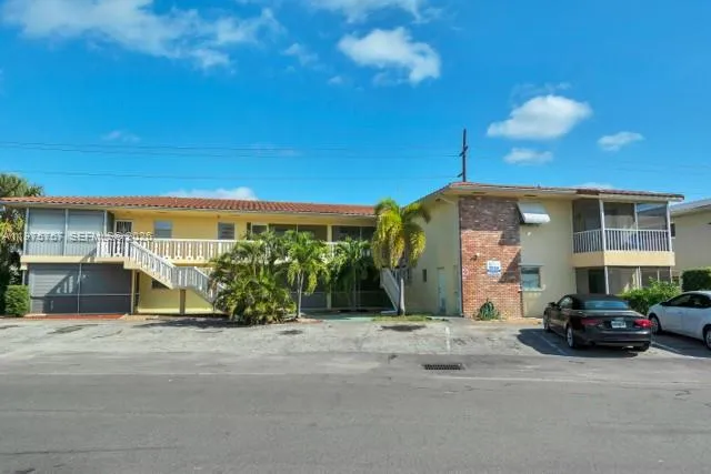 1 bedroom 1 bath for sale at 2101 NE 68th St # 103, Fort Lauderdale FL 33308