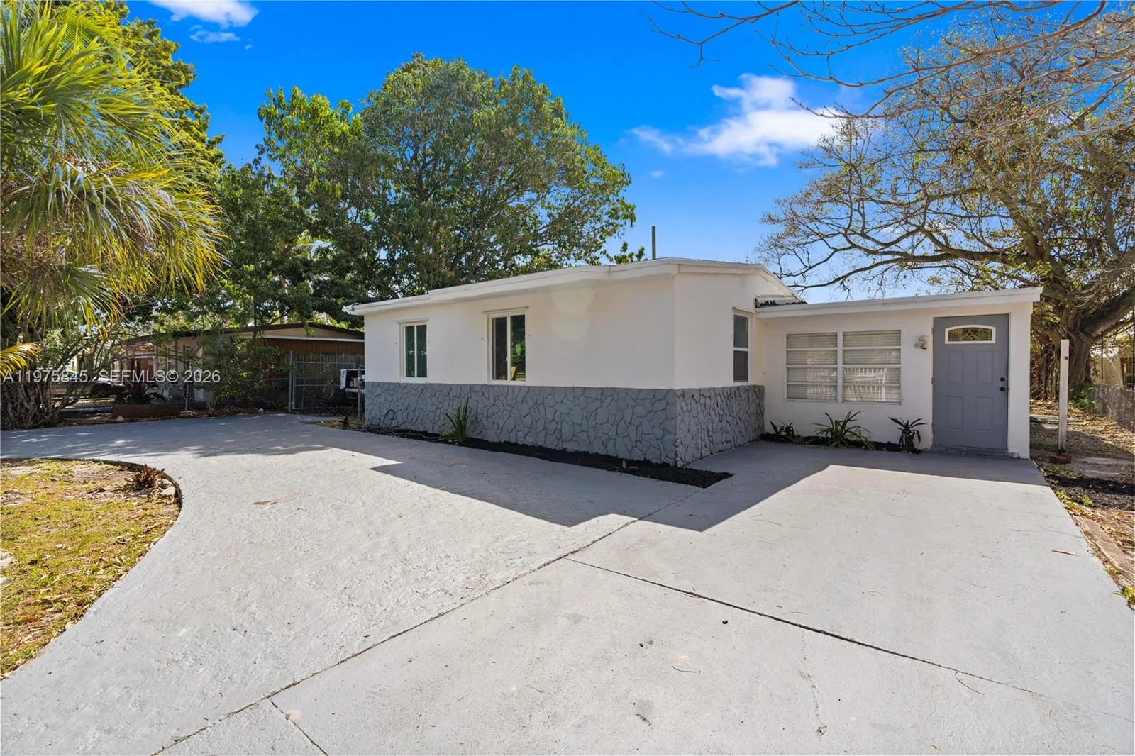 4520 SW 38th St, West Park FL 33023