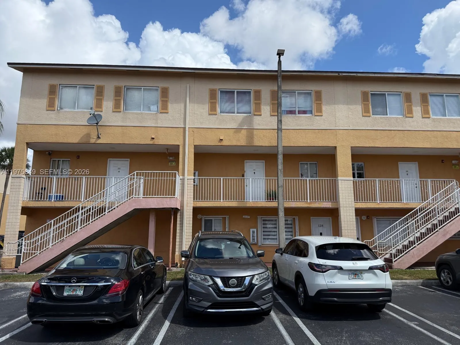 3 bedroom 2 bath for sale at 6255 Kendale Lakes Cir # 128, Miami FL 33183