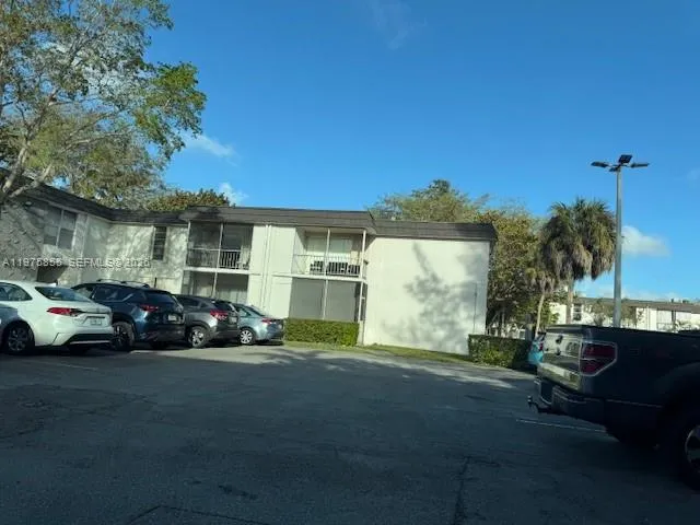 10353 N Kendall Dr # 6, Miami FL 33176