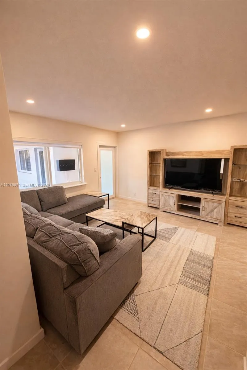 7800 NE 10th Ct # 2, Miami FL 33138