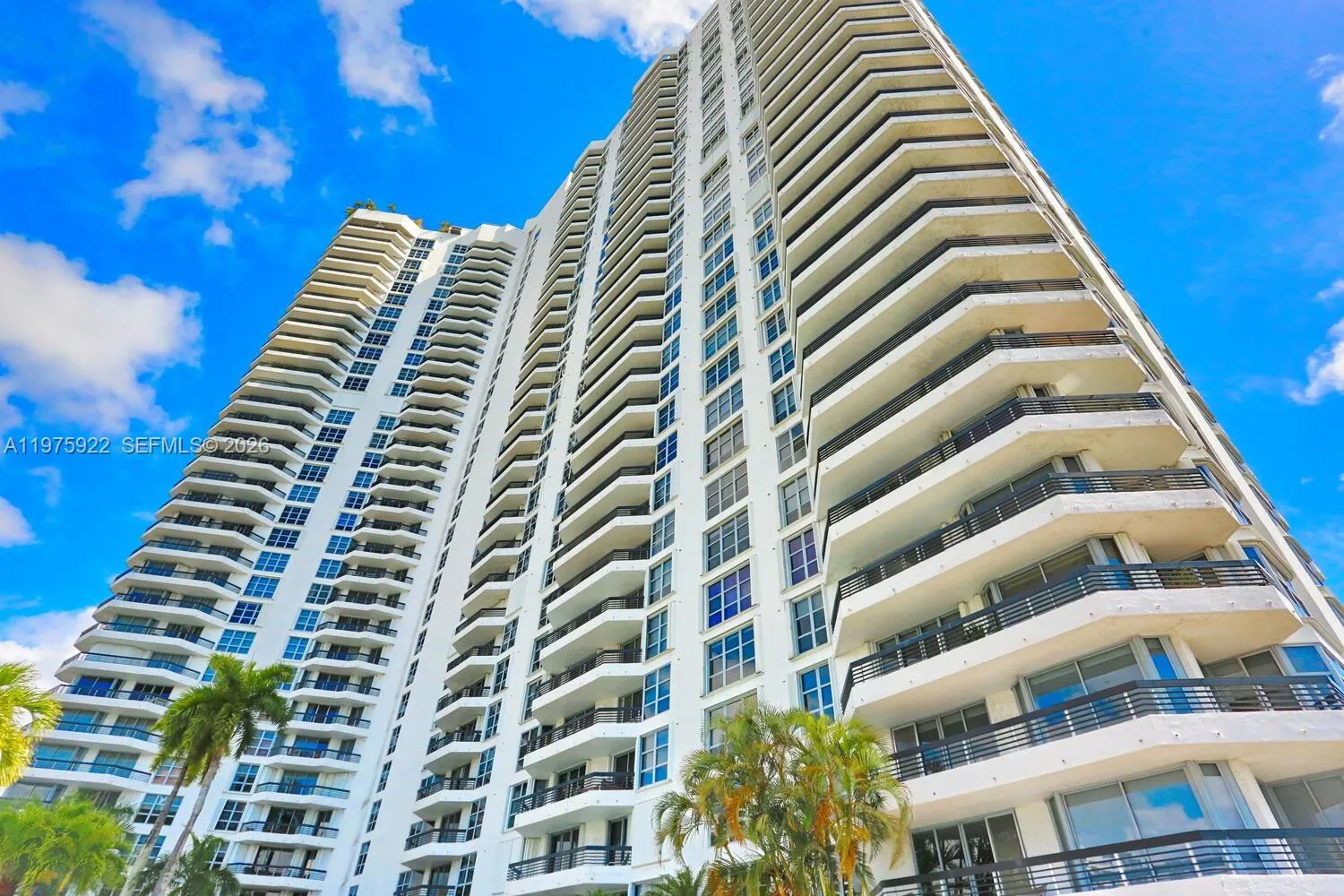 2 bedroom 2 bath for sale at 3530 Mystic Pointe Dr # 2807, Aventura FL 33180
