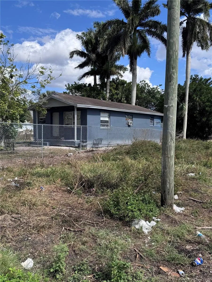 609 SW 8th St, Belle Glade FL 33430