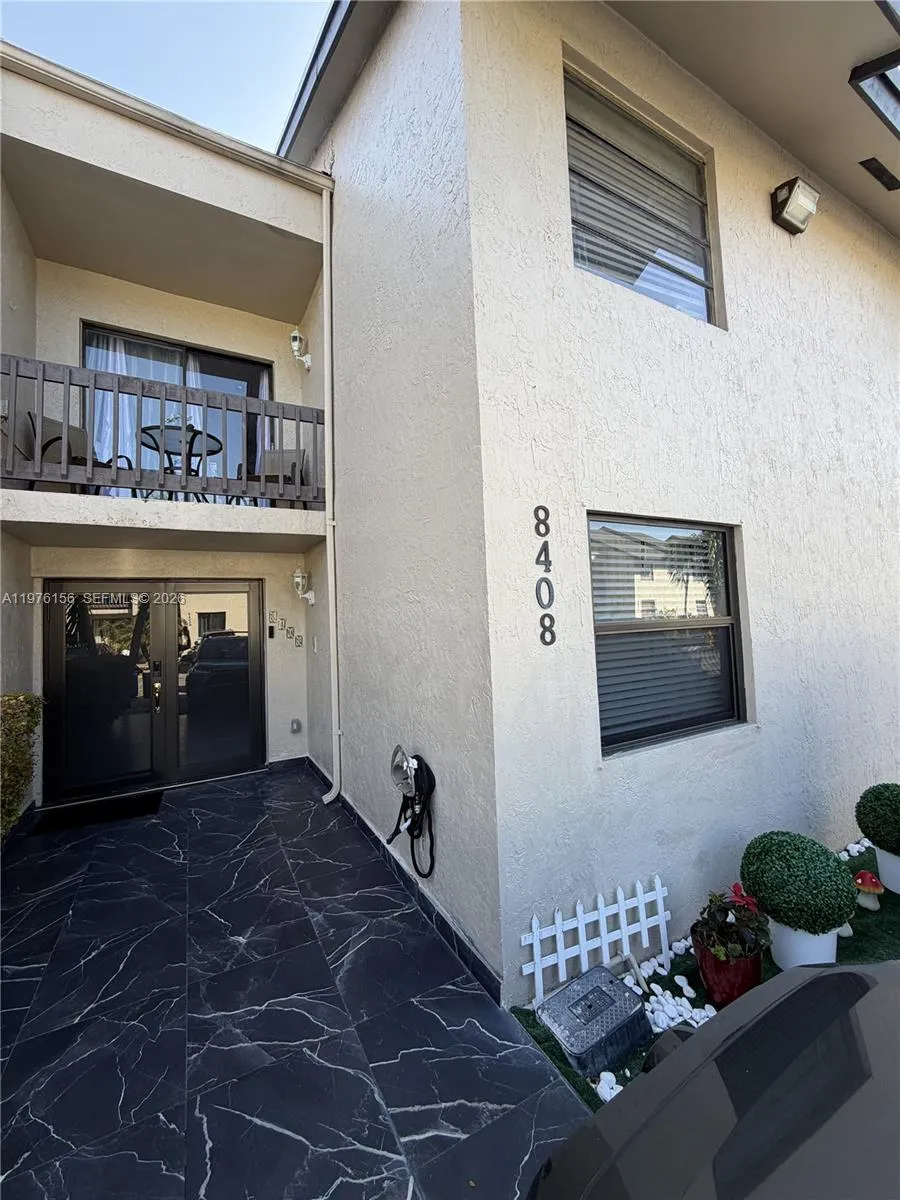 8408 NW 8th St # 8408, Miami FL 33126