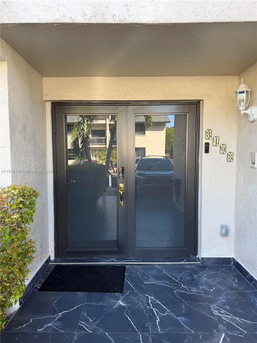 8408 NW 8th St # 8408, Miami FL 33126