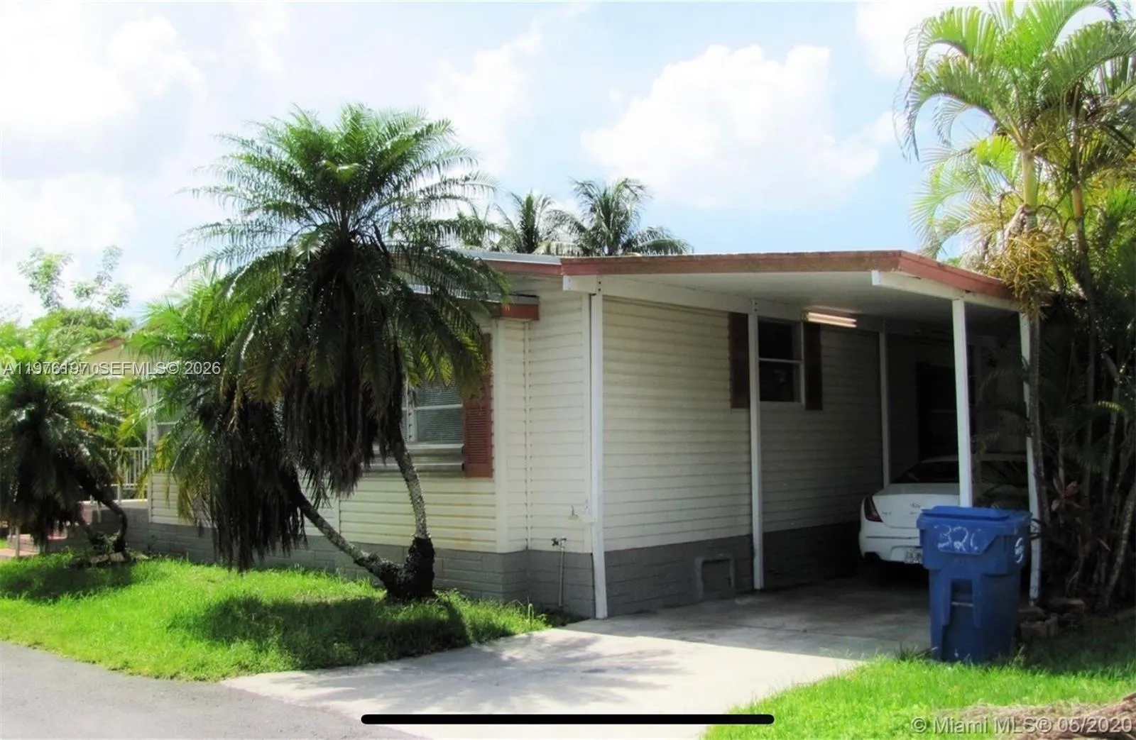 3 bedroom 2 bath for sale at 19800 SW 180 ave #320, Miami FL 33187