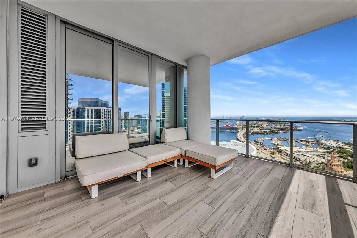 851 NE 1st Ave # 3711, Miami FL 33132