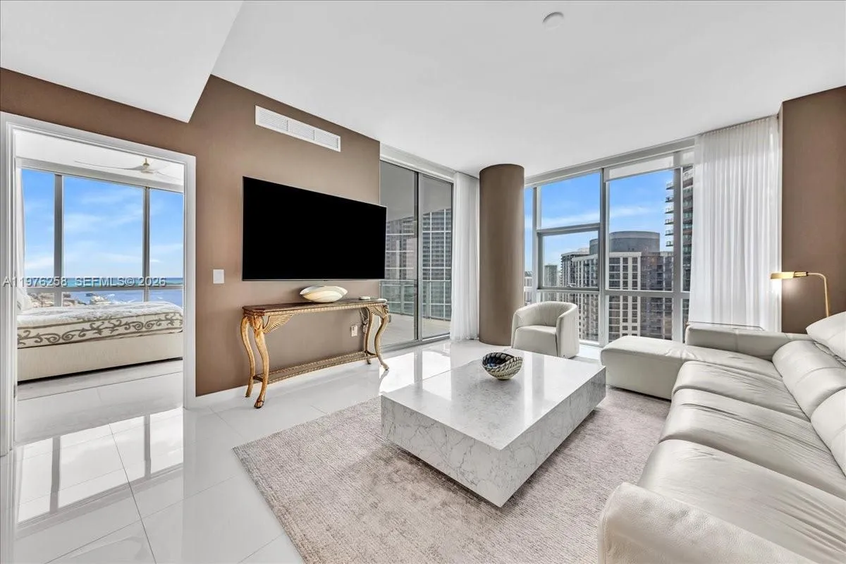 851 NE 1st Ave # 3711, Miami FL 33132