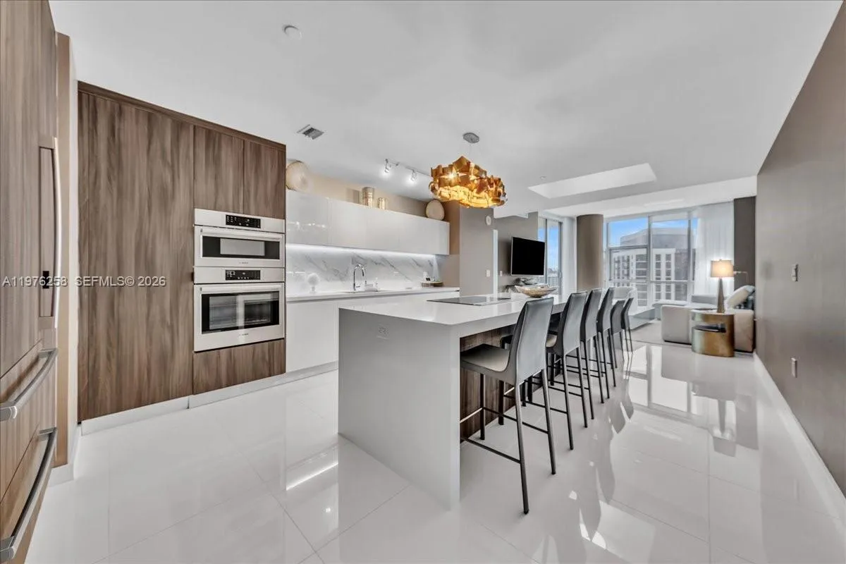 851 NE 1st Ave # 3711, Miami FL 33132