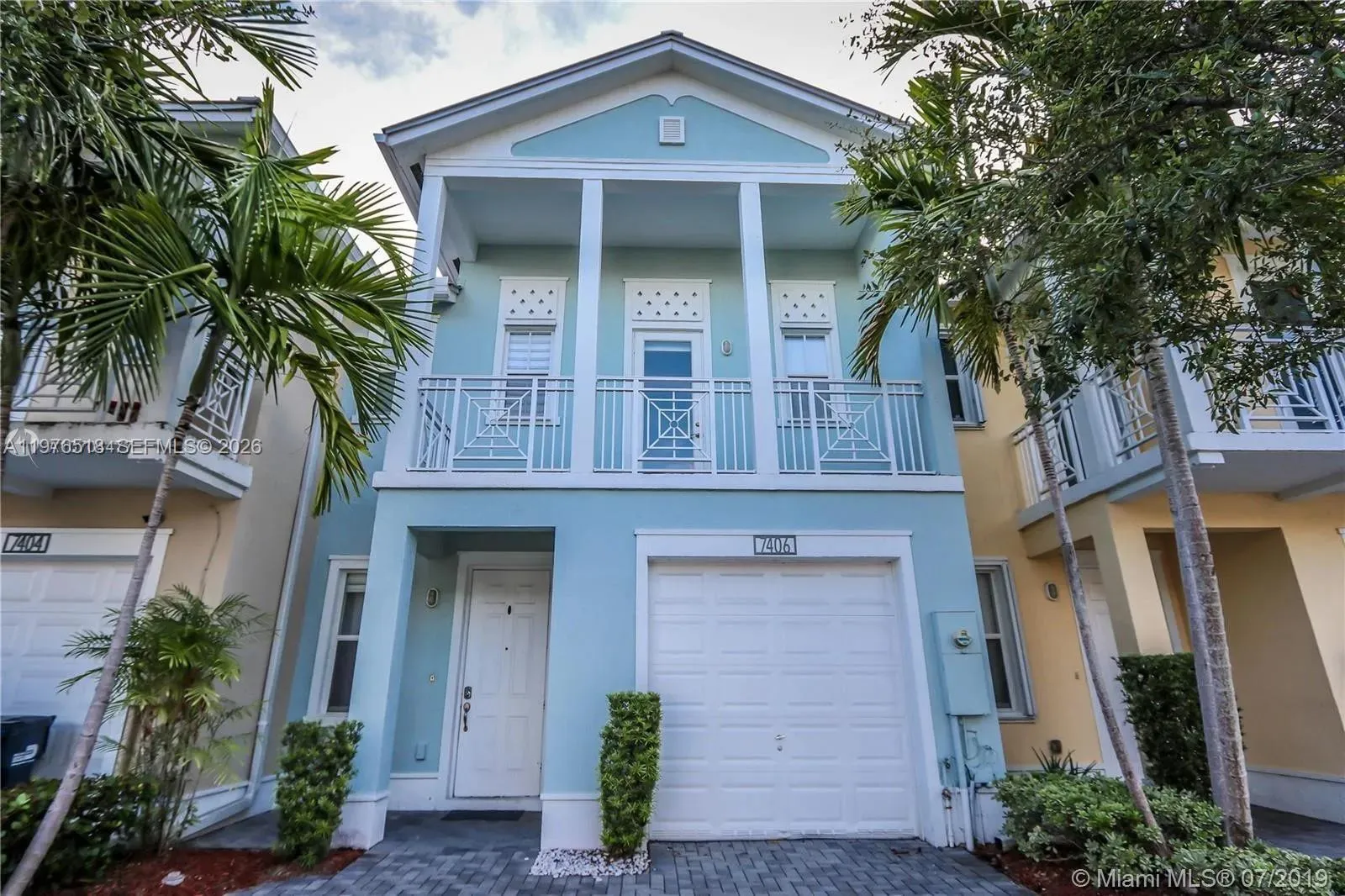 3 bedroom 3 bath for sale at 7406 NW 108th Path, Doral FL 33178