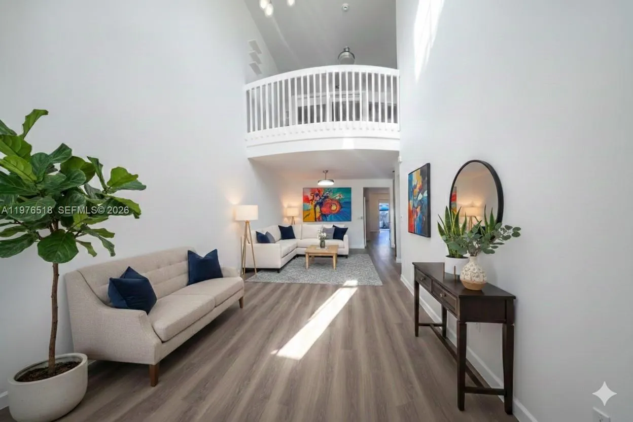 7406 NW 108th Path, Doral FL 33178