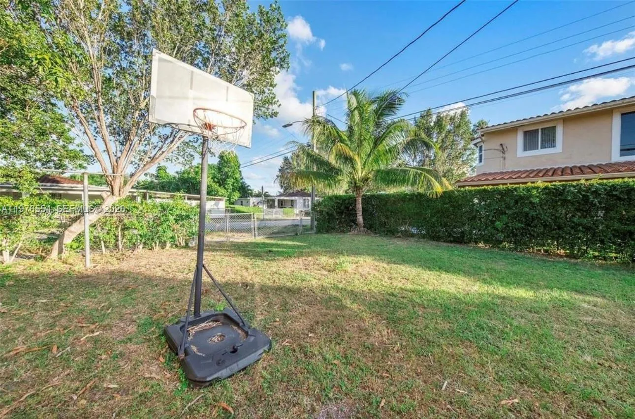 5300 SW 6th St, Miami FL 33134