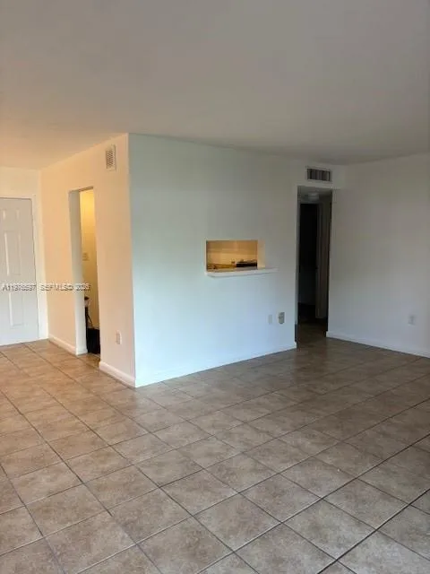 9493 SW 76th St # L4, Miami FL 33173