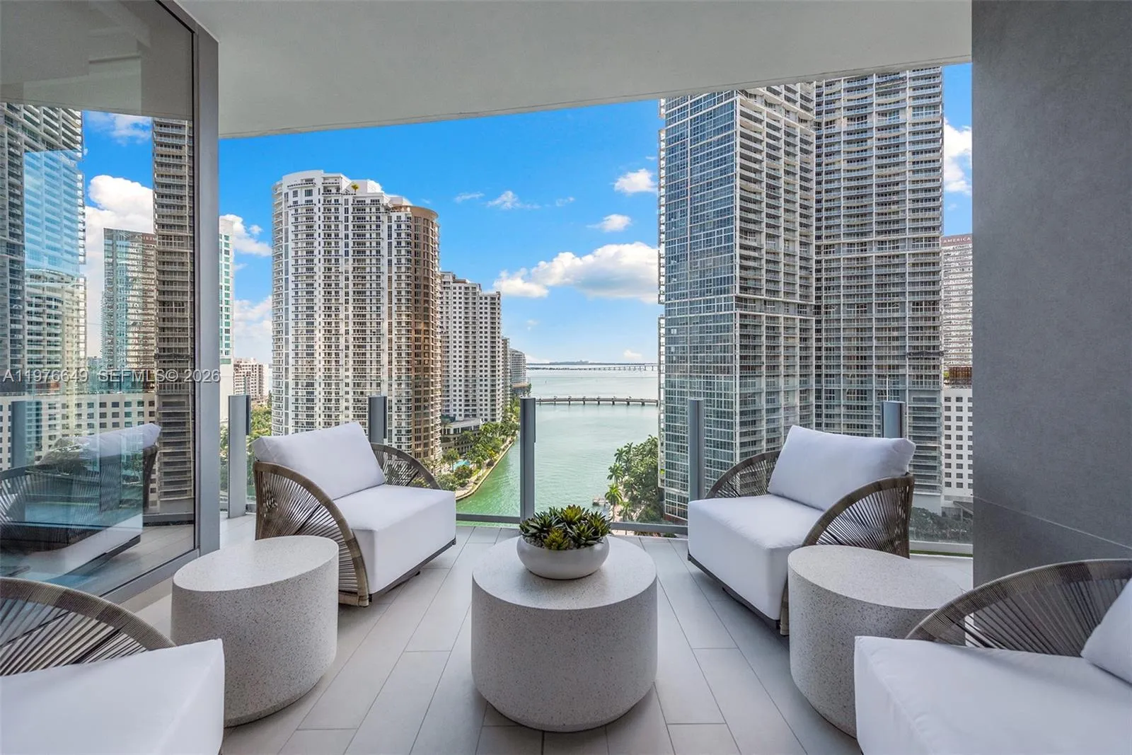 2 bedroom 3 bath for sale at 300 Biscayne Blvd Way # 1605, Miami FL 33131