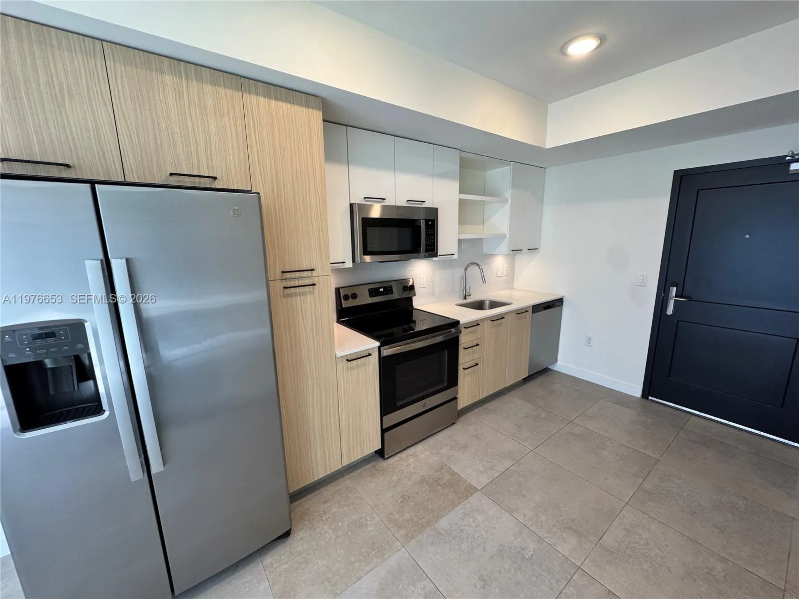 16395 Biscayne Blvd # 2211, North Miami Beach FL 33160