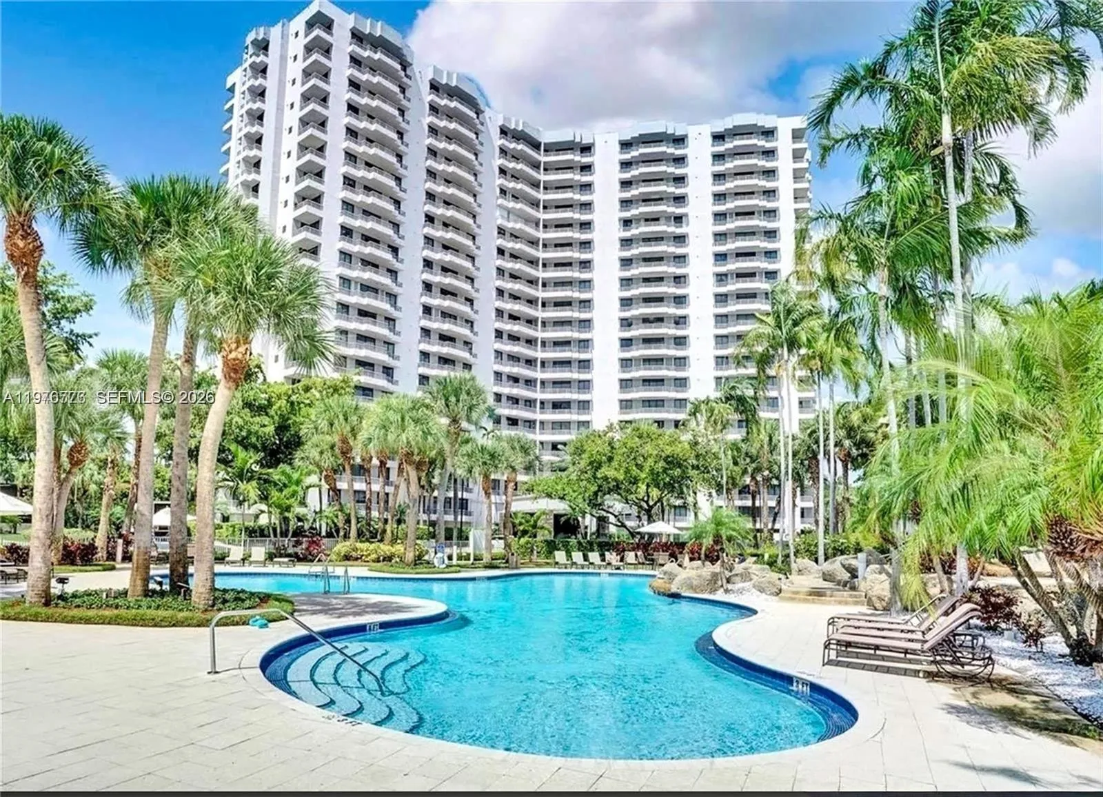 2 bedroom 2 bath for sale at 3300 NE 191st St # 501, Aventura FL 33180